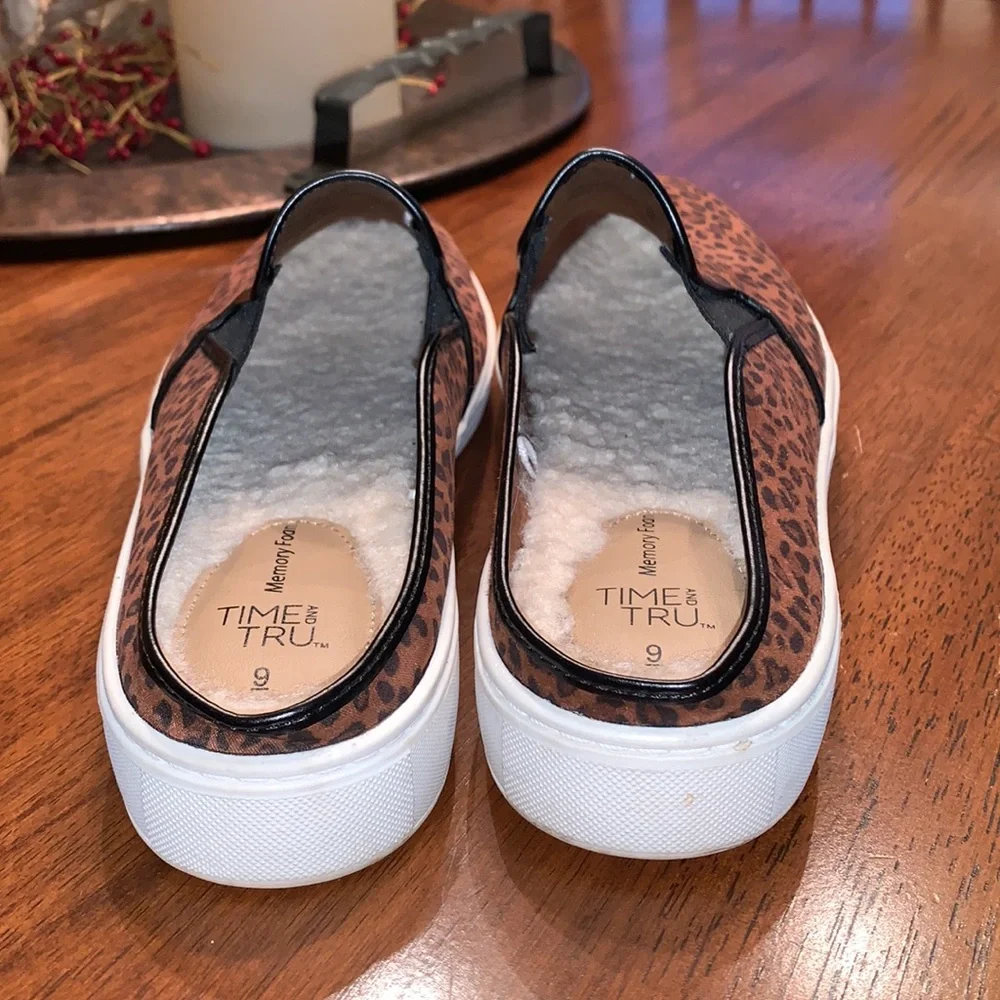 TIME AND TRU LEOPARD ANIMAL PRINT MULE SNEAKER SIZE 9